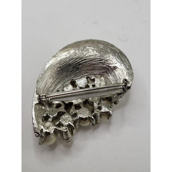 Vintage pearl cluster brooch rhinestone AB accent mid-century jewelry - Picture 9 of 9